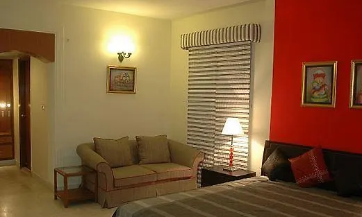 Rose Apartments グルガウン 4*,  インド